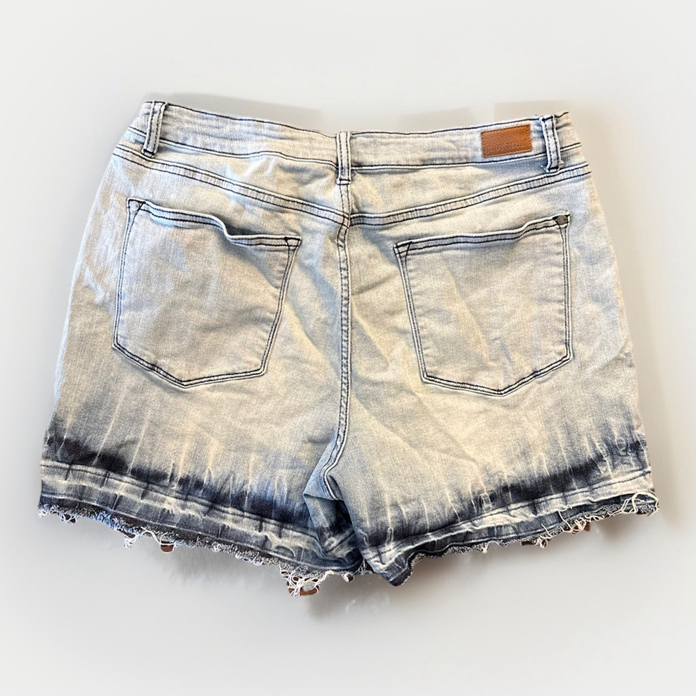 Judy Blue Women’s Denim Shorts 2XL Light Wash Raw Hem - Picture 4 of 6